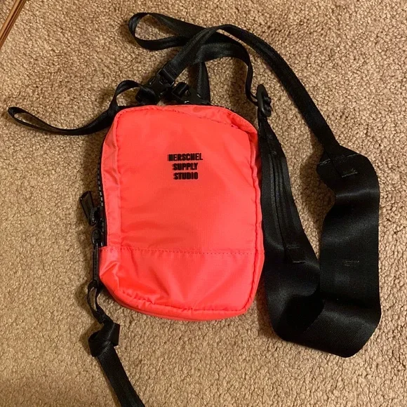 Herschel Crossbody neon pink